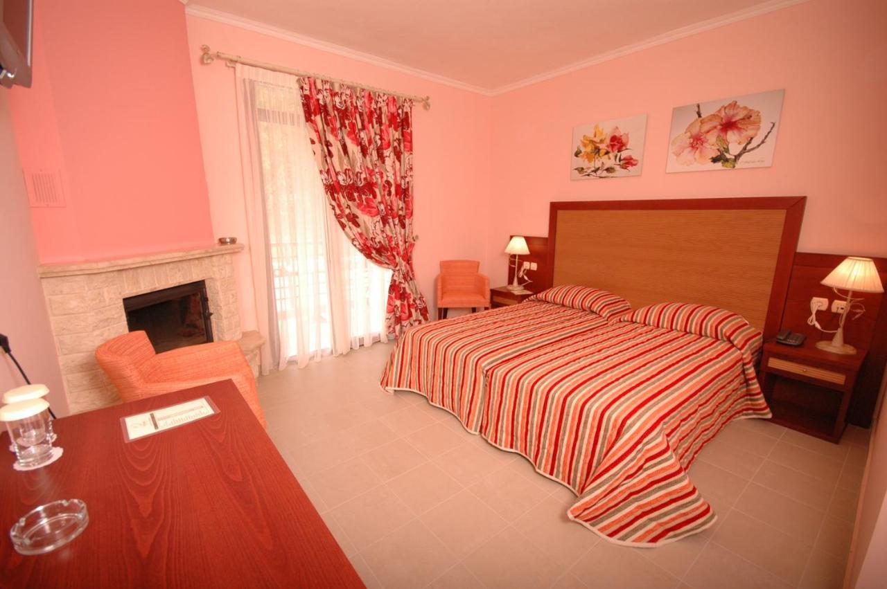 4 Epoxes Hotel Spa กาโต ลูตรากี ห้อง รูปภาพ