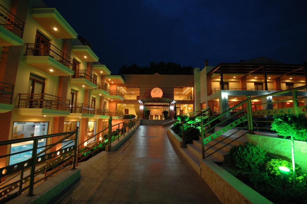 4 Epoxes Hotel Spa กาโต ลูตรากี ภายนอก รูปภาพ