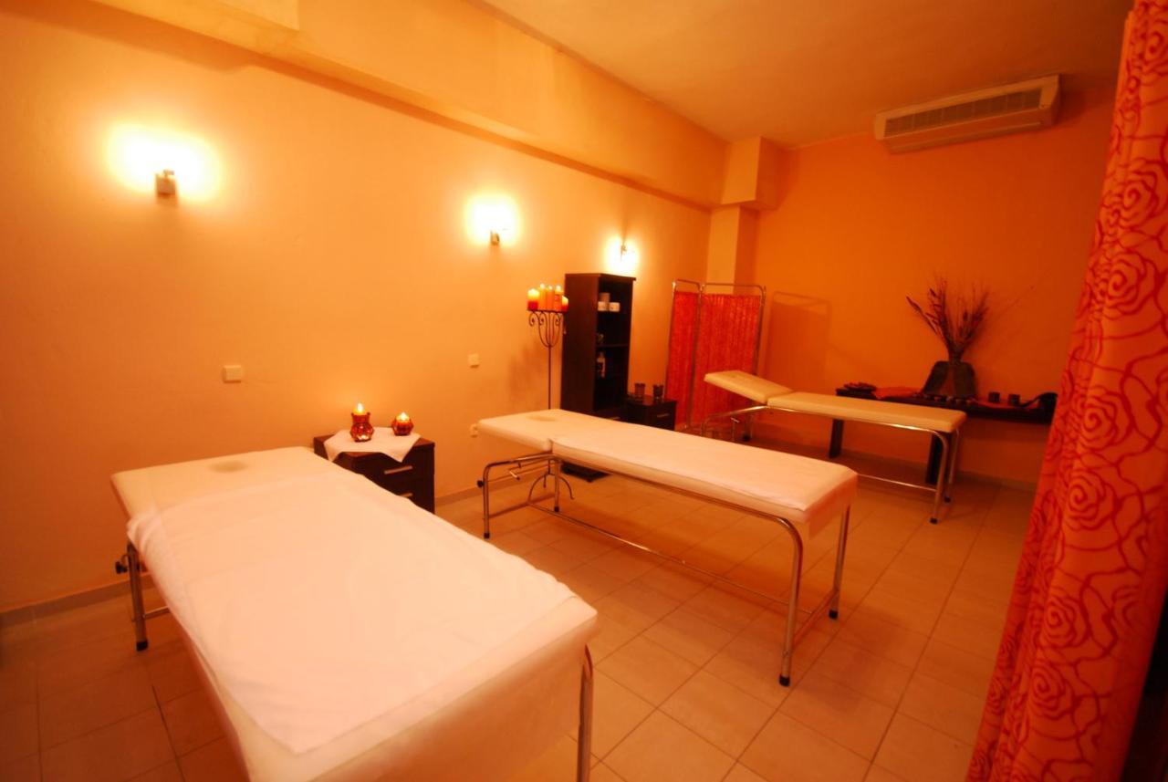4 Epoxes Hotel Spa กาโต ลูตรากี ภายนอก รูปภาพ