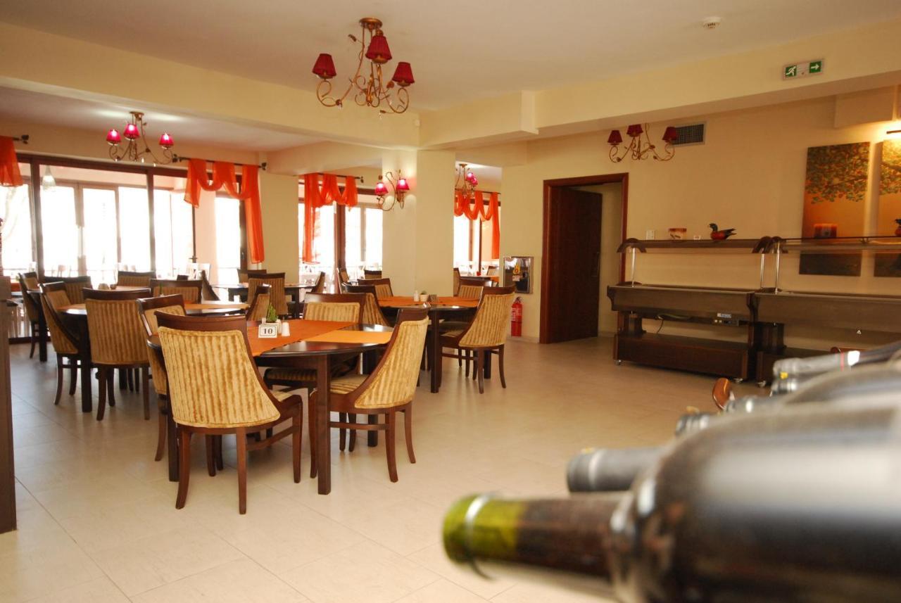 4 Epoxes Hotel Spa กาโต ลูตรากี ภายนอก รูปภาพ