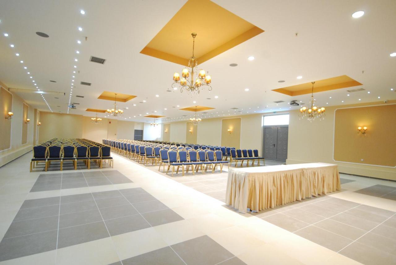 4 Epoxes Hotel Spa กาโต ลูตรากี ภายนอก รูปภาพ