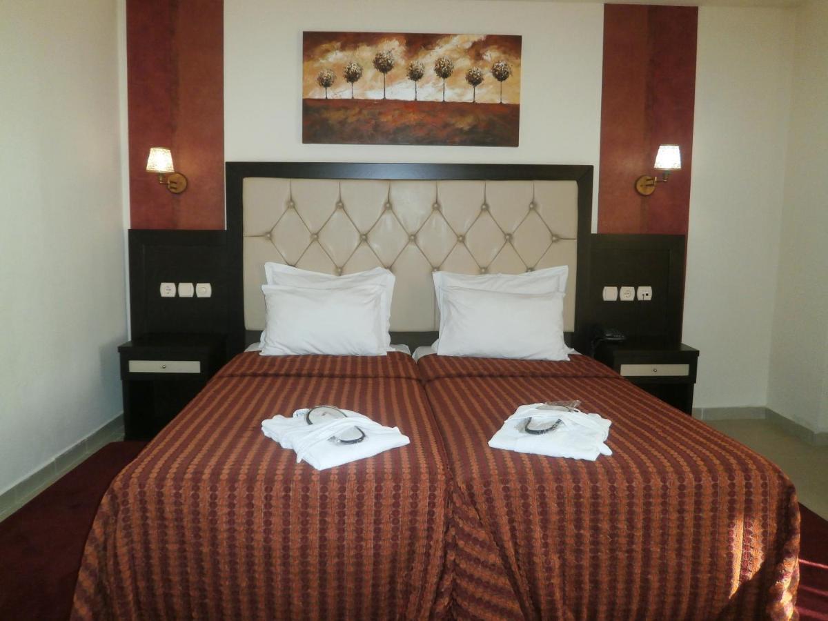 4 Epoxes Hotel Spa กาโต ลูตรากี ห้อง รูปภาพ
