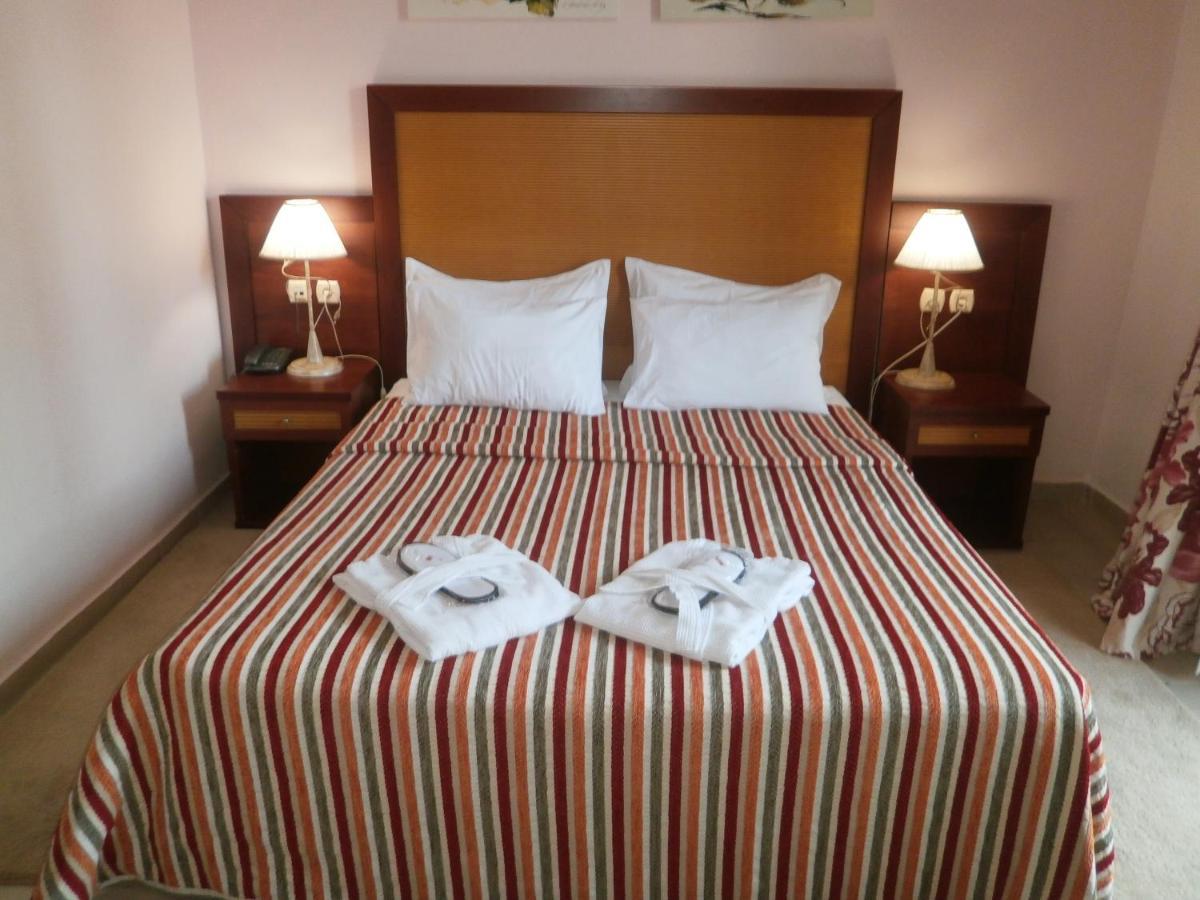 4 Epoxes Hotel Spa กาโต ลูตรากี ห้อง รูปภาพ
