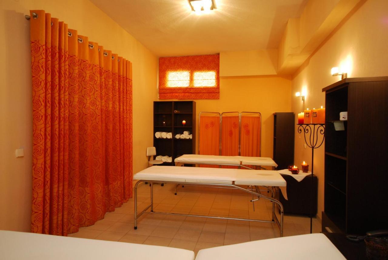 4 Epoxes Hotel Spa กาโต ลูตรากี ภายนอก รูปภาพ