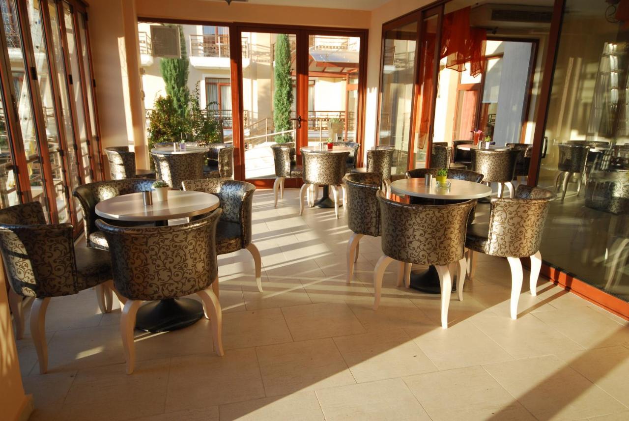 4 Epoxes Hotel Spa กาโต ลูตรากี ภายนอก รูปภาพ