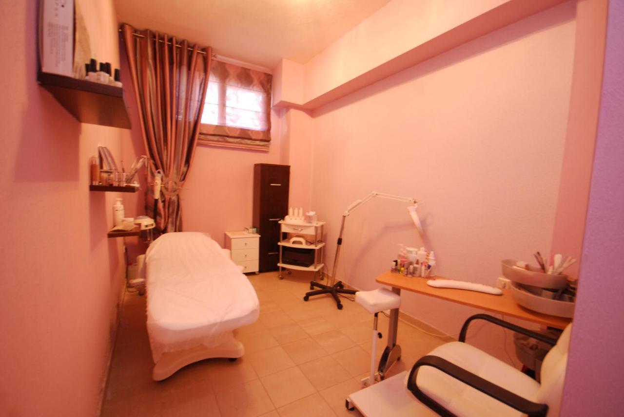 4 Epoxes Hotel Spa กาโต ลูตรากี ภายนอก รูปภาพ
