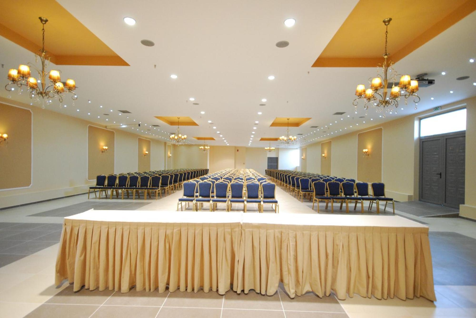 4 Epoxes Hotel Spa กาโต ลูตรากี ภายนอก รูปภาพ