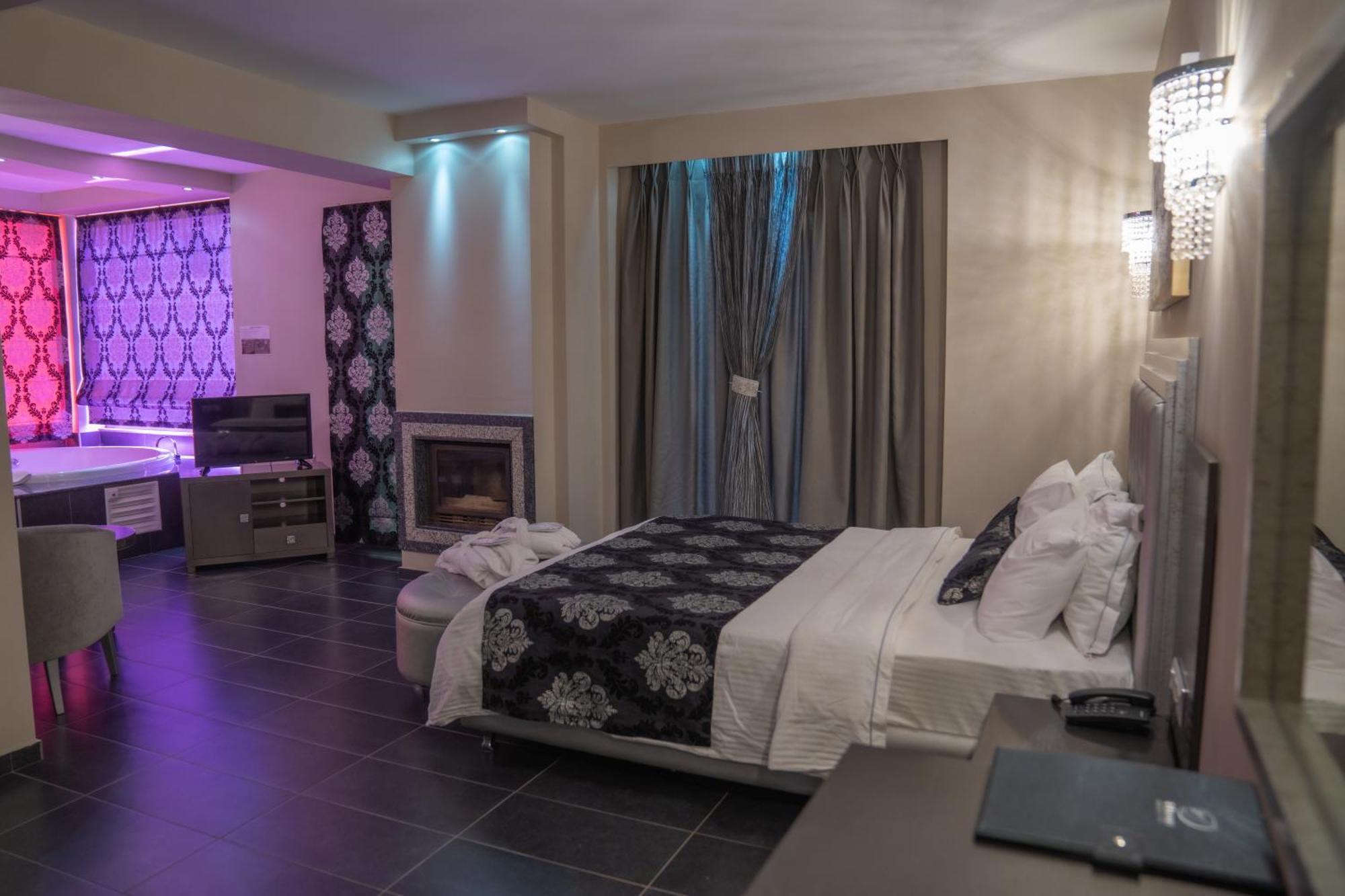 4 Epoxes Hotel Spa กาโต ลูตรากี ภายนอก รูปภาพ